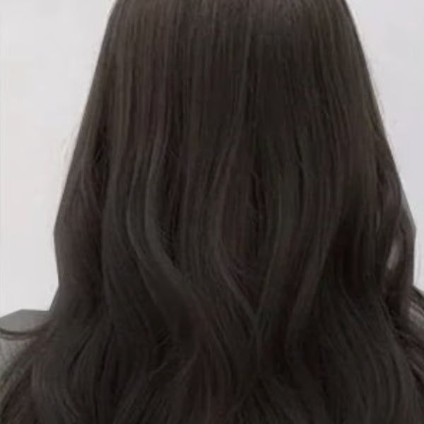 Vegetable hair dye shampoo in bubbles