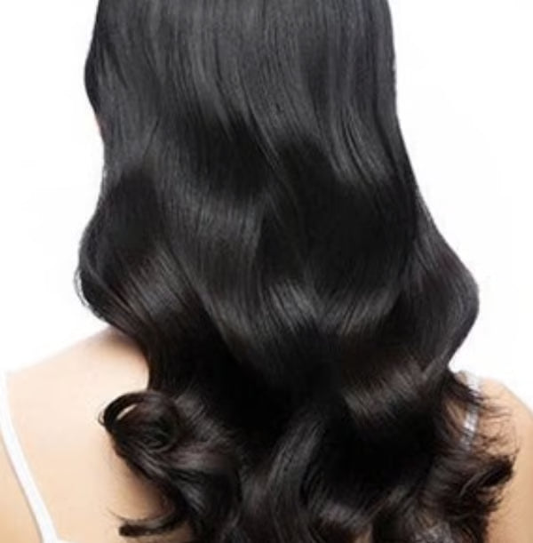 Vegetable hair dye shampoo in bubbles